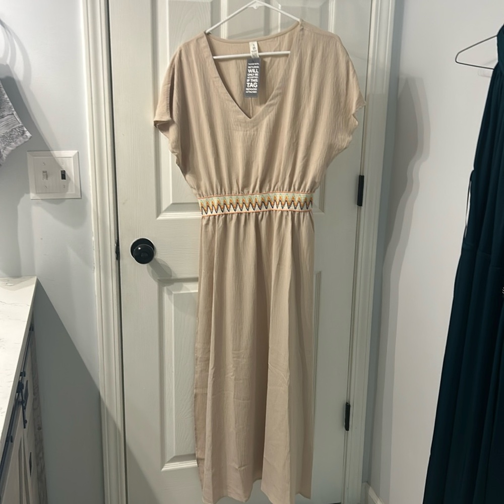 NWT lightweight beachy coverup/summer dress. Has side slits and elastic waist